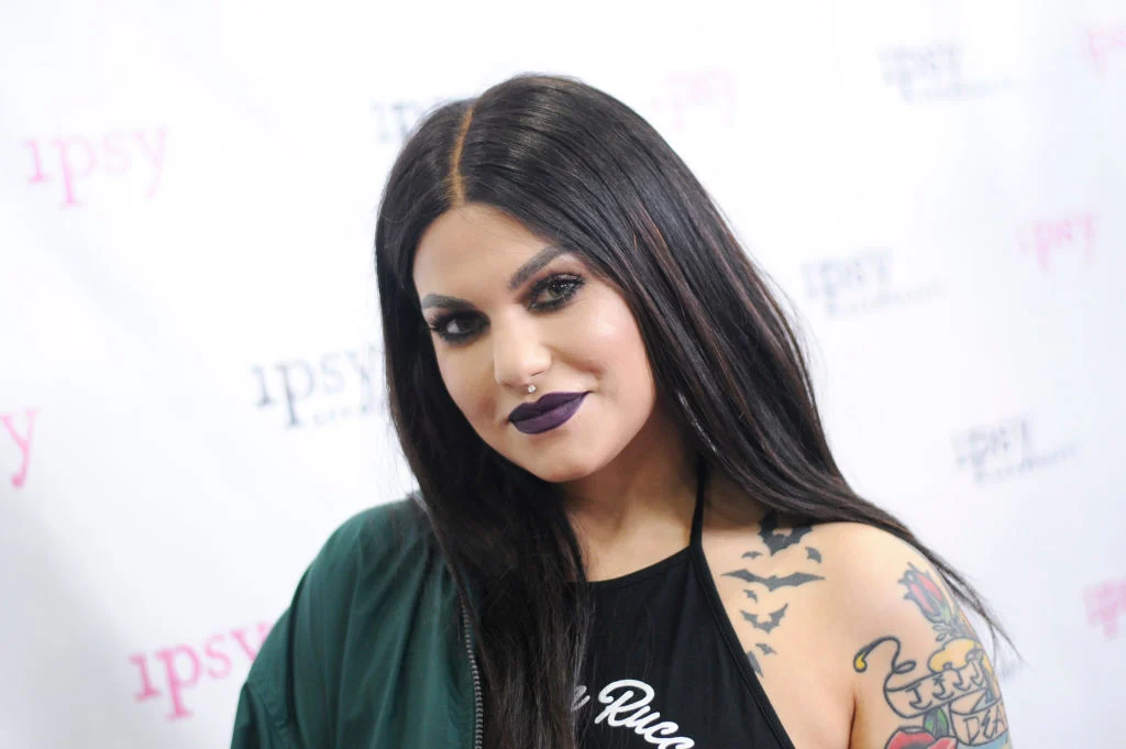 Makeup Mysteries with Bailey Sarian: Exploring True Crime and Beauty 4 - Kanye West Shop 01HX615XSK1F0AJT6T2M6GWX85 - Kanye West Shop