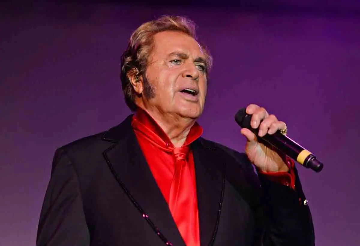 Engelbert Humperdinck: A Global Sensation in Music 5 - Kanye West Shop engelbert humperdinck2 - Kanye West Shop