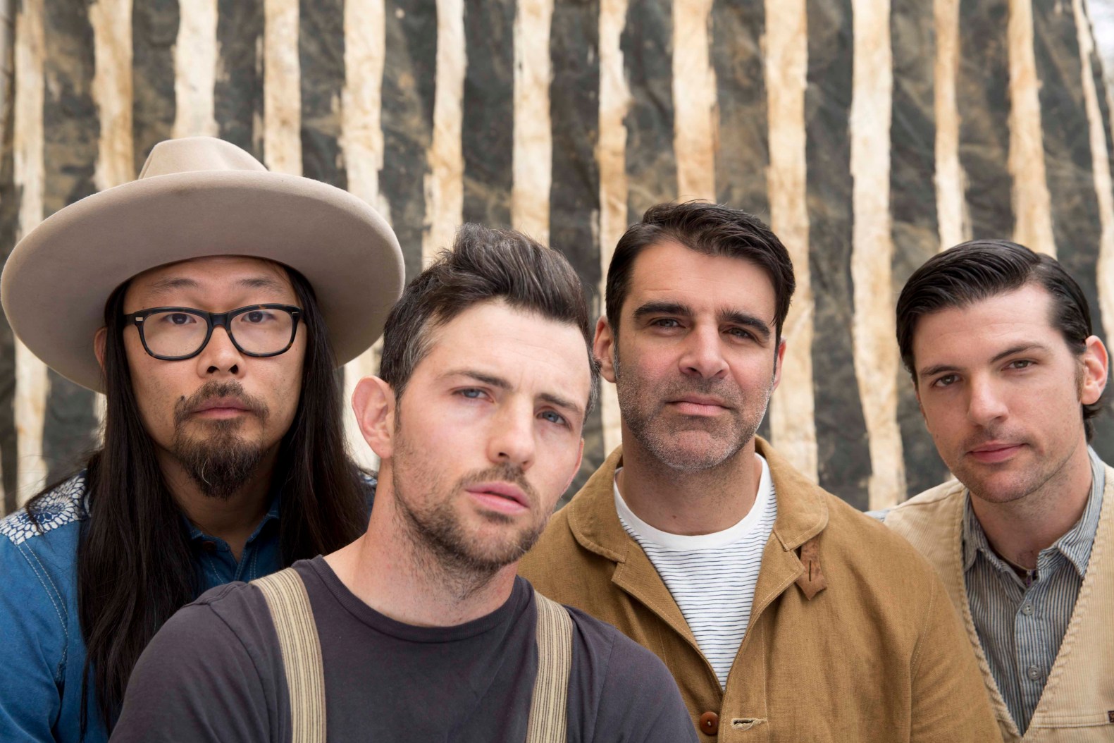The Avett Brothers Best Live Performances Unforgettable Moments on Stage 3 - Kanye West Shop rs 241621 1B8A1074 - Kanye West Shop