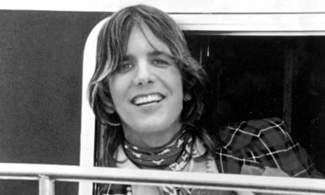 Discover the Soul of Gram Parsons: A Singer's Style Haven 5 - Kanye West Shop 607ae178 545e 4c3d b84c adf293426514 1020x612 2 - Kanye West Shop
