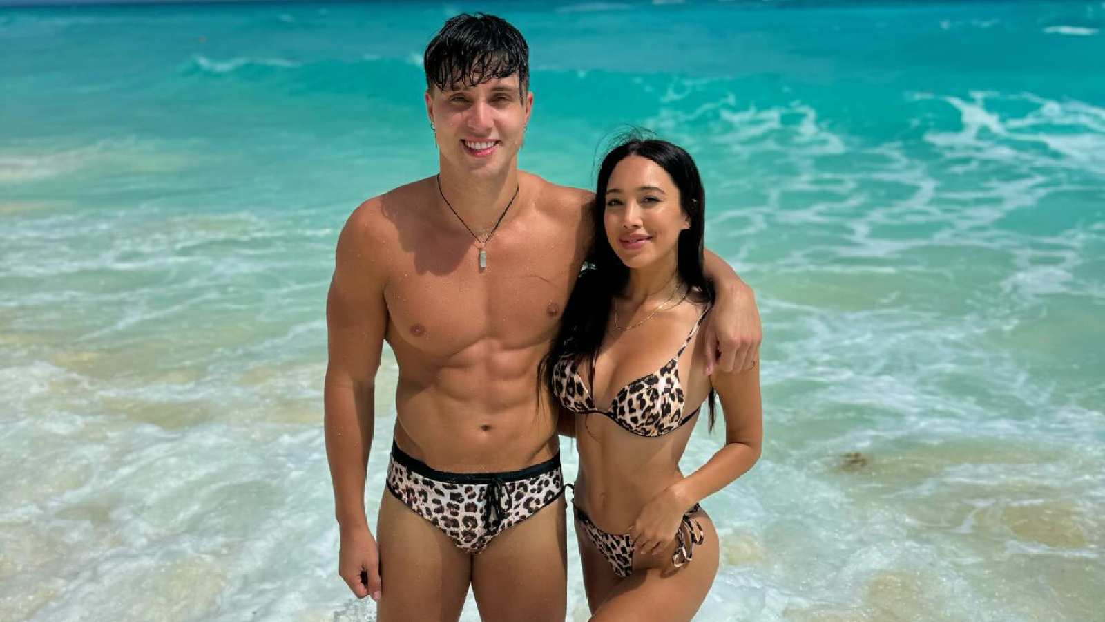 Discover the Glamour: Explore Scarlet Vas Official Shop! 8 - Kanye West Shop OnlyFans Model Scarlet Vas and Husband Tayo Ricci Relationship Timeline 06 - Kanye West Shop