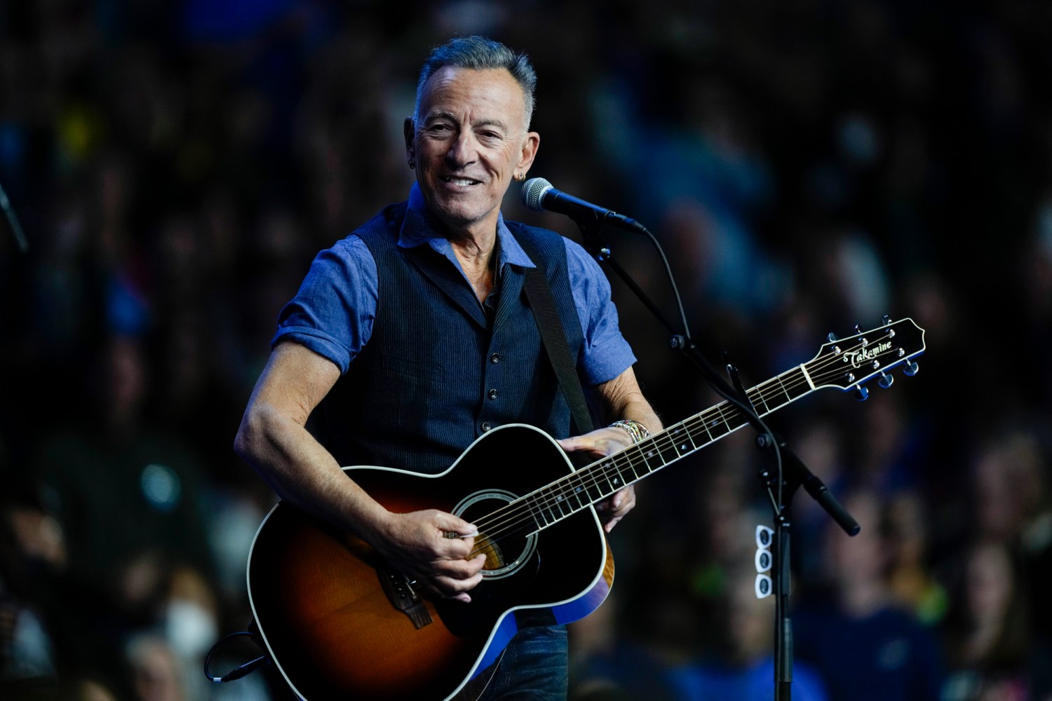 Must-Have Bruce Springsteen Merch Shop Items for Loyal Fans 5 - Kanye West Shop 250403 bruce springsteen vl 938a 05f3fc - Kanye West Shop