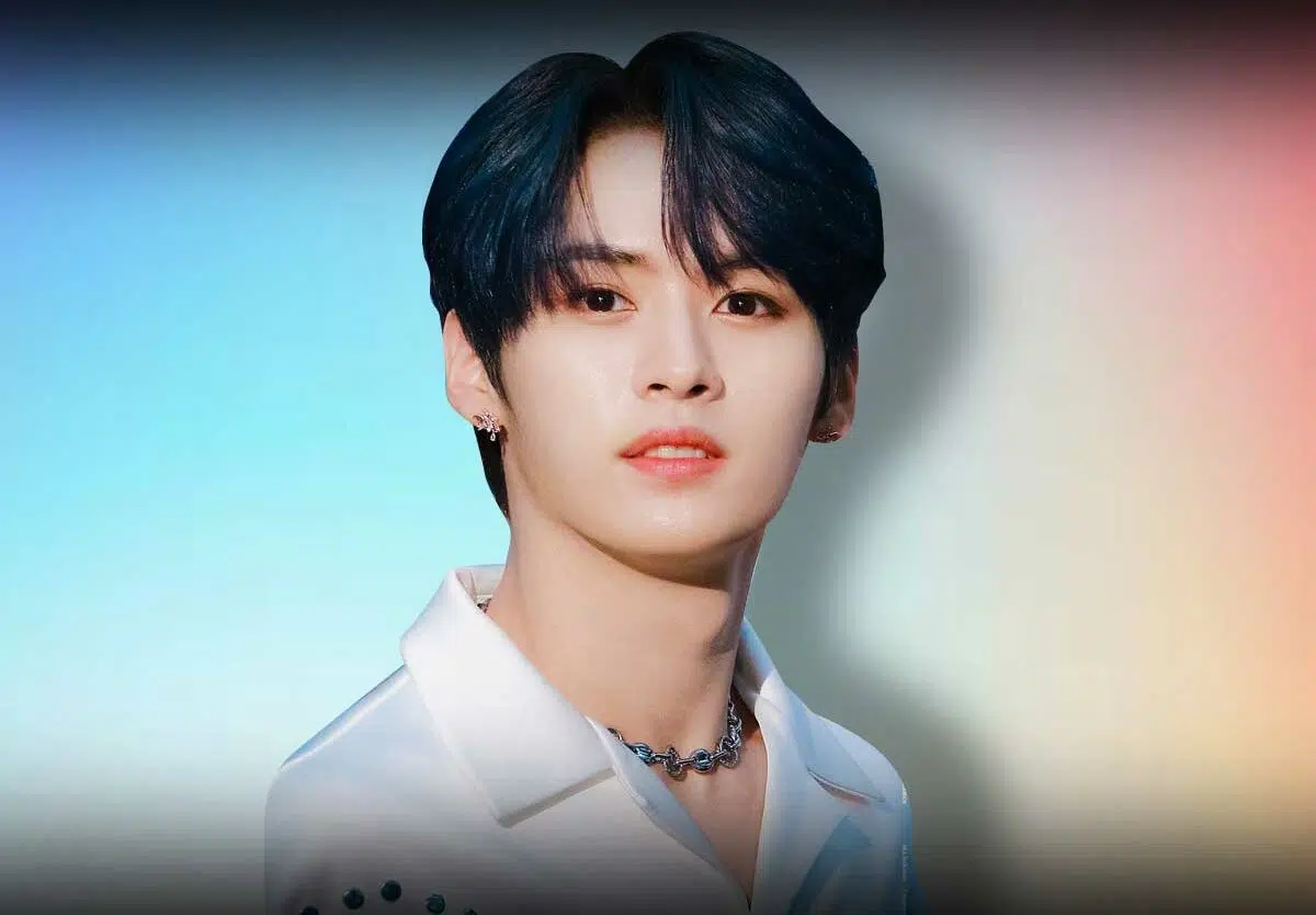 46 Lee Know 1200x834 1 - Kanye West Shop